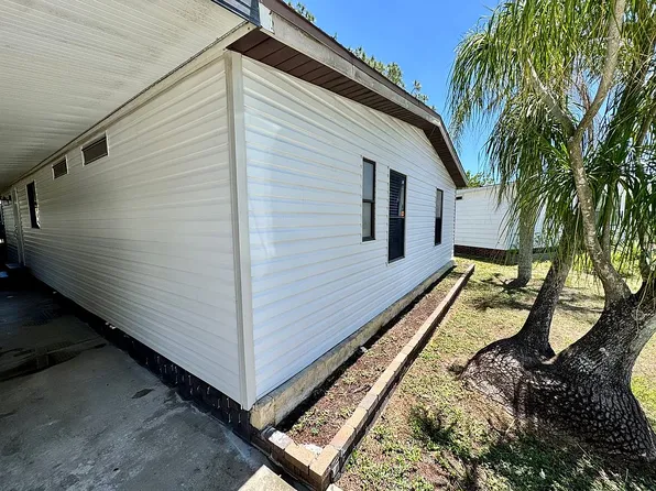 19382 Congressional Ct, North Fort Myers, FL 33903