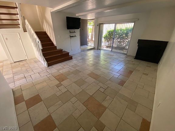 3rd image of 642 Brookway Ln