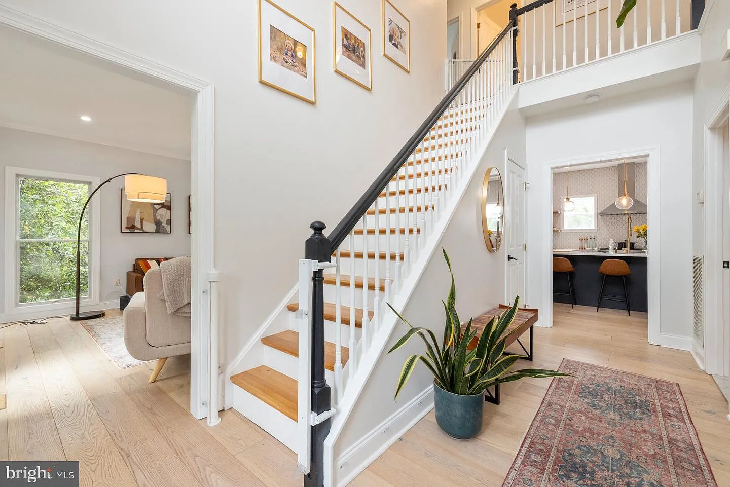 4 bed, 3.5 bath, 4279 sqft, $5,000 — Photo 2