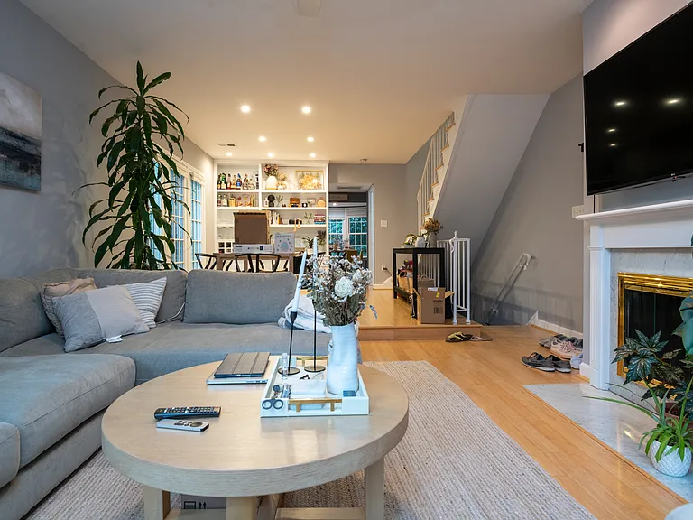 4605 1/2 Macarthur Blvd NW #B — Photo 3
