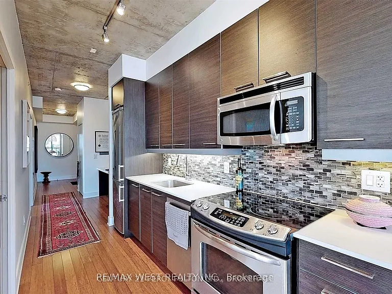 90 Trinity St #610 — Photo 6
