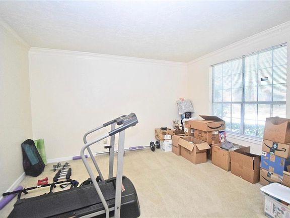 5th image of 2447 Edgewood Dr