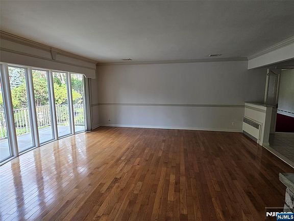 5th image of 225 Somerset Road