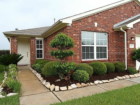 Take a closer look at the Perfectly Manicured Front Yard!