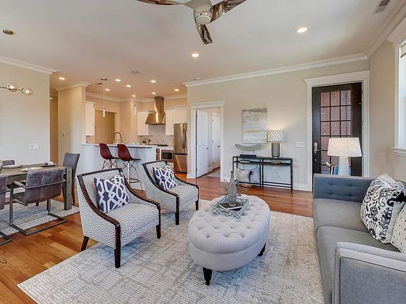 4th image of 1148 W Monroe St Unit 5NE