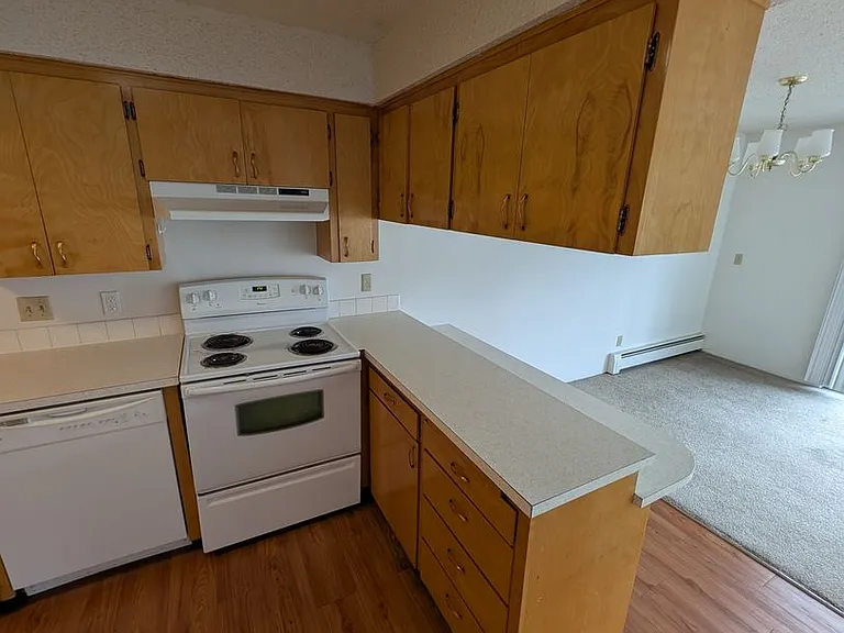 605 S Grand Ave — Photo 10