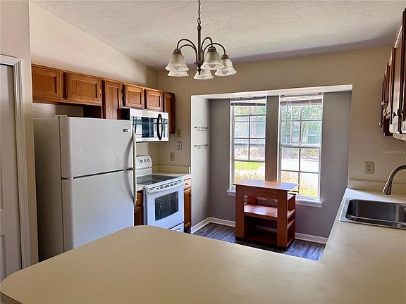 4th image of 329 NW 48th Blvd