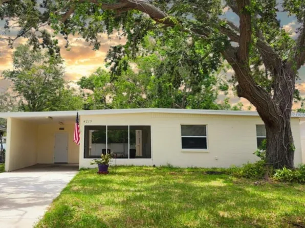 4219 Des Moines St NE, Saint Petersburg, FL 33703