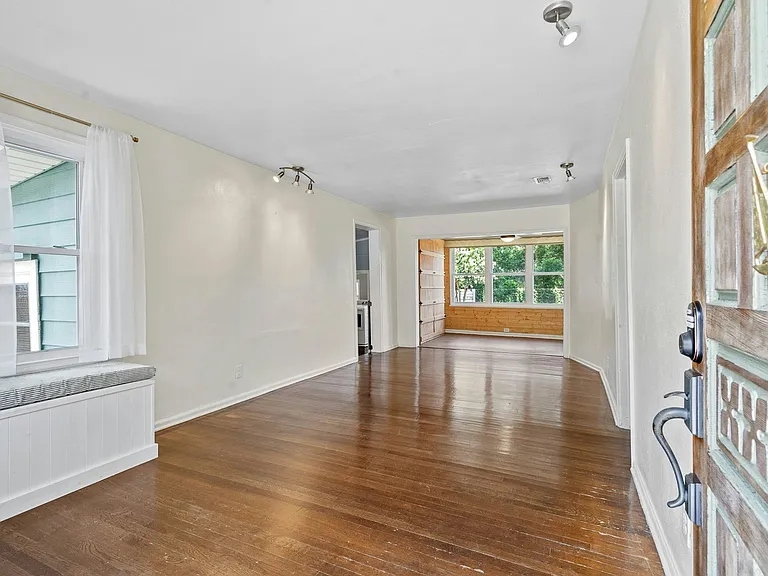212 SE Kalash Rd — Photo 6