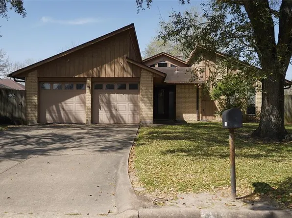 216 E Castle Harbour Drive, Friendswood, TX 77546