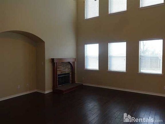 3rd image of 4016 Alderbrook Ln
