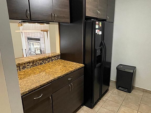 5th image of 36 Greenwich Pl Unit 36