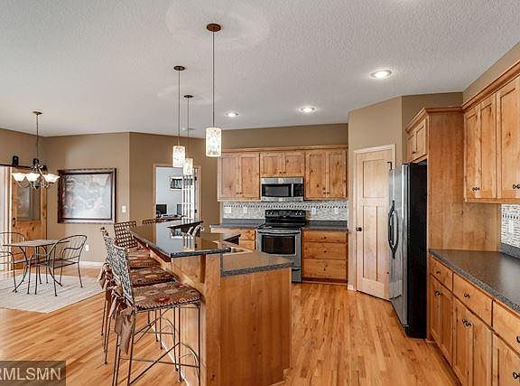 4th image of 948 Plateau Ln