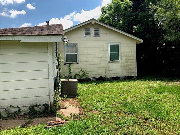 3rd image of 1453 Casa Calvo St