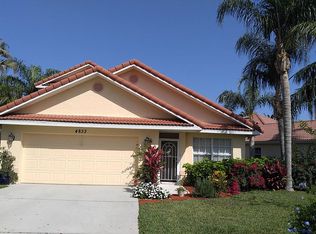 4833 Europa Dr, Naples, FL 34105