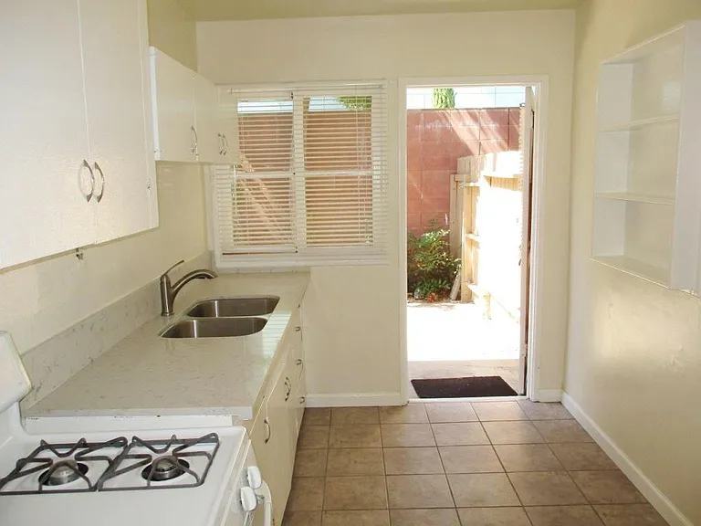 1240 S Marengo Ave #2 — Photo 9