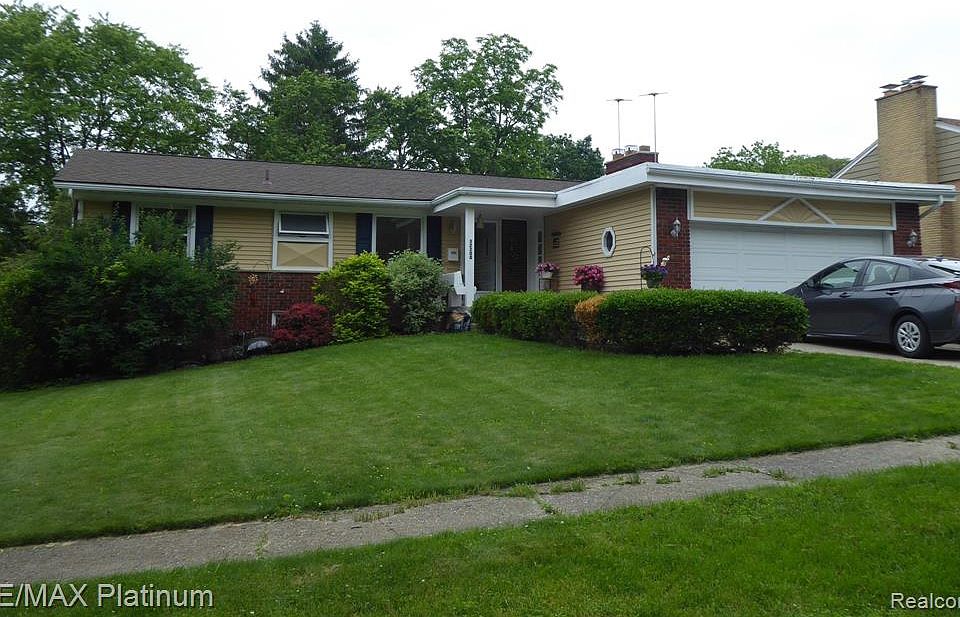 1st image of 32200 Valley View Cir