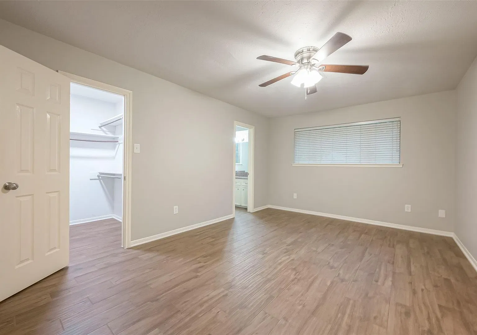1406 Pinecroft Dr — Photo 3