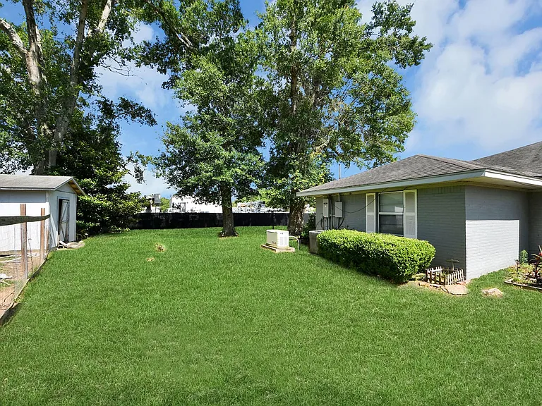 2601 Holly St — Photo 21