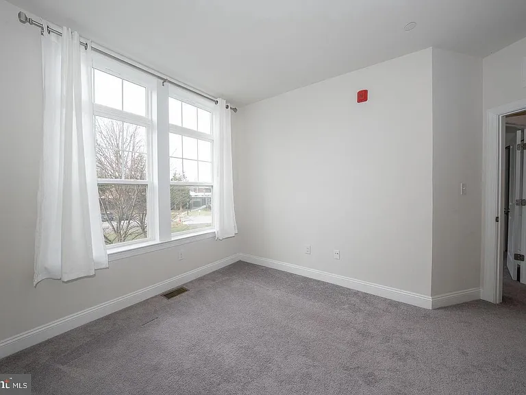 220 Charles Ellis Dr — Photo 45