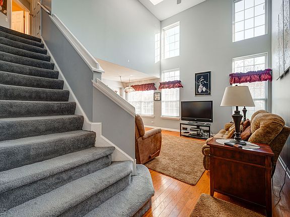 3rd image of 177 Crescent Ln