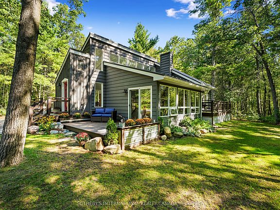 4th image of 83 Oak Heights Rd
