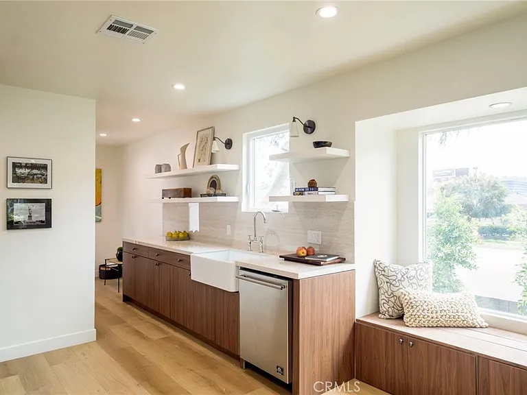 3554 S Sycamore Ave — Photo 6