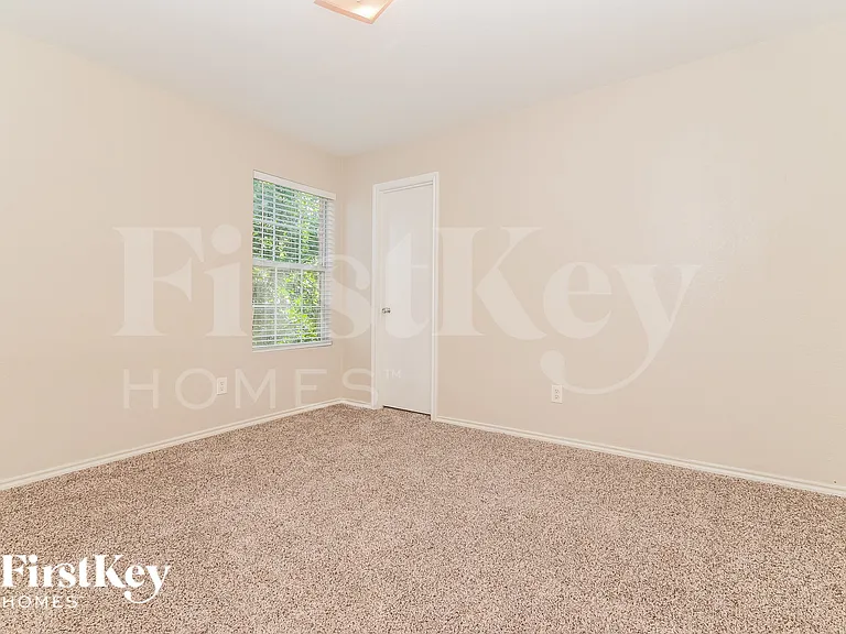 2801 Spencer Cir — Photo 15