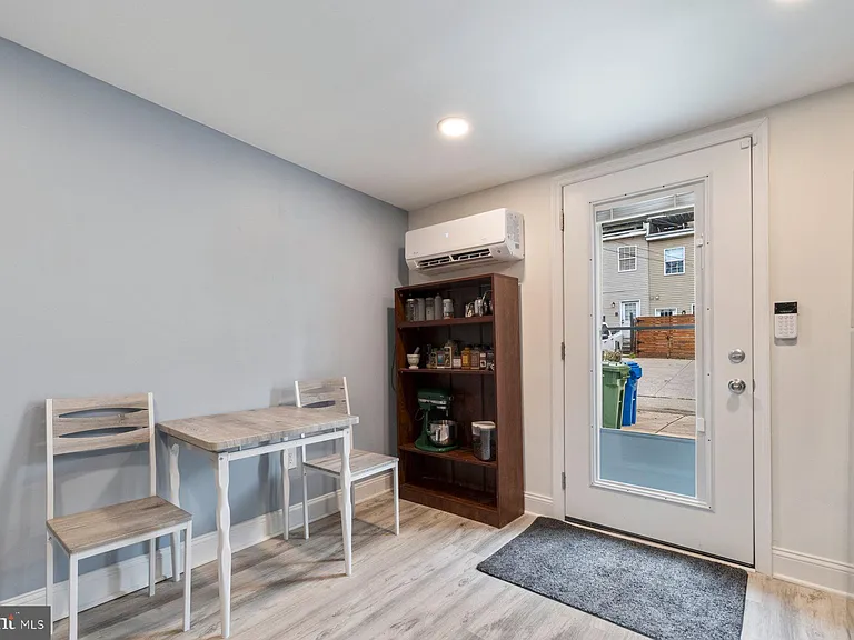 1611 Clarkson St — Photo 15