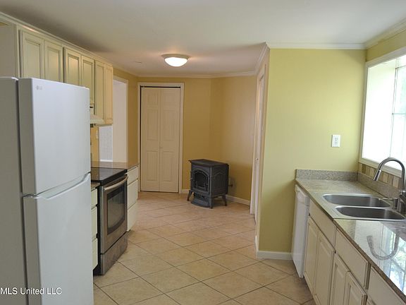 5th image of 590 Leewood Rd