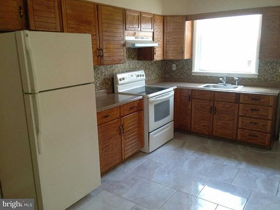 2nd image of 3844 N Gratz St