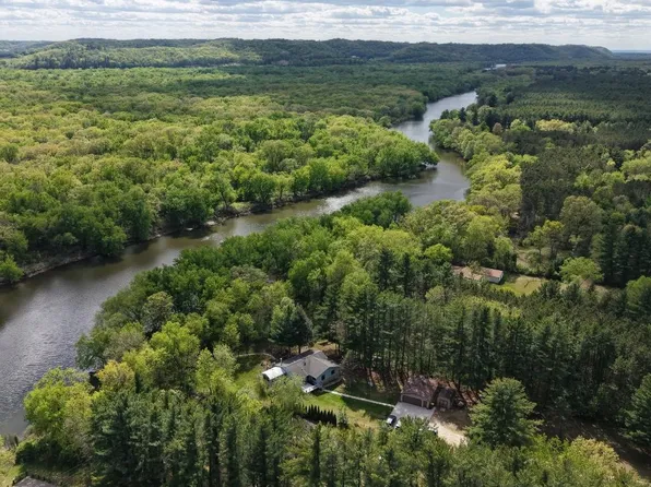 S12941 Florence Laudon Pkwy, Lone Rock, WI 53556
