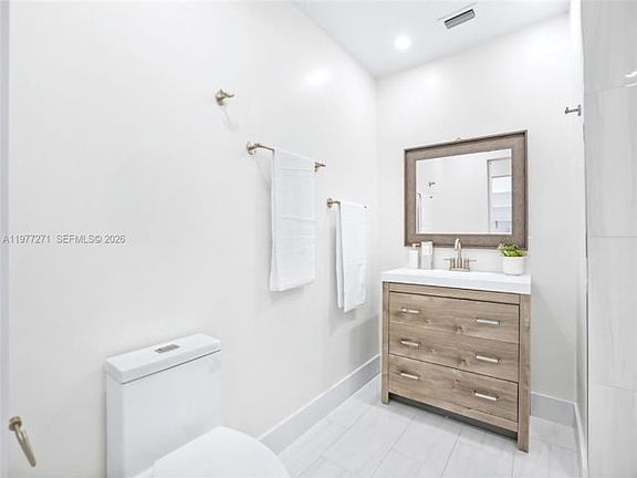 5th image of 7829 La Mirada Dr