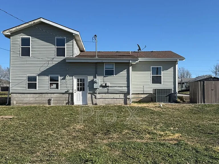 2226 S Moffet Ave — Photo 3