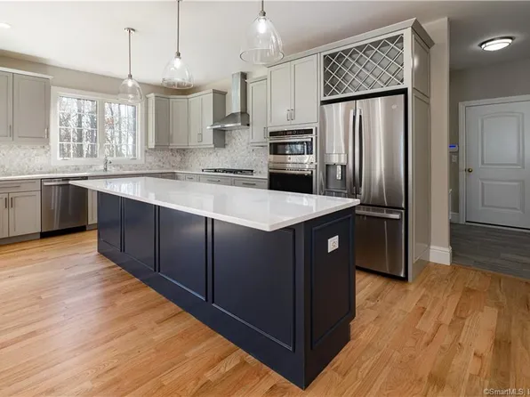 18 Pumpkin Grove, East Lyme, CT 06333