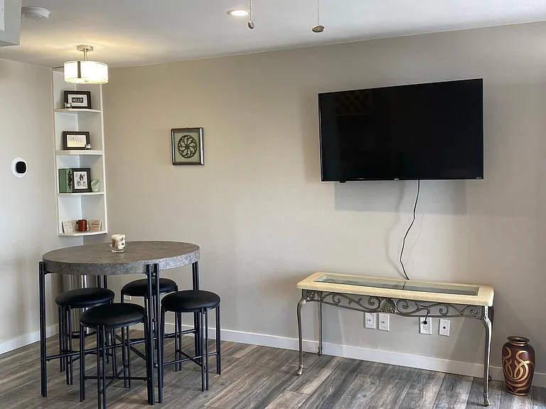 2201 N Garrett Ave #204 — Photo 6