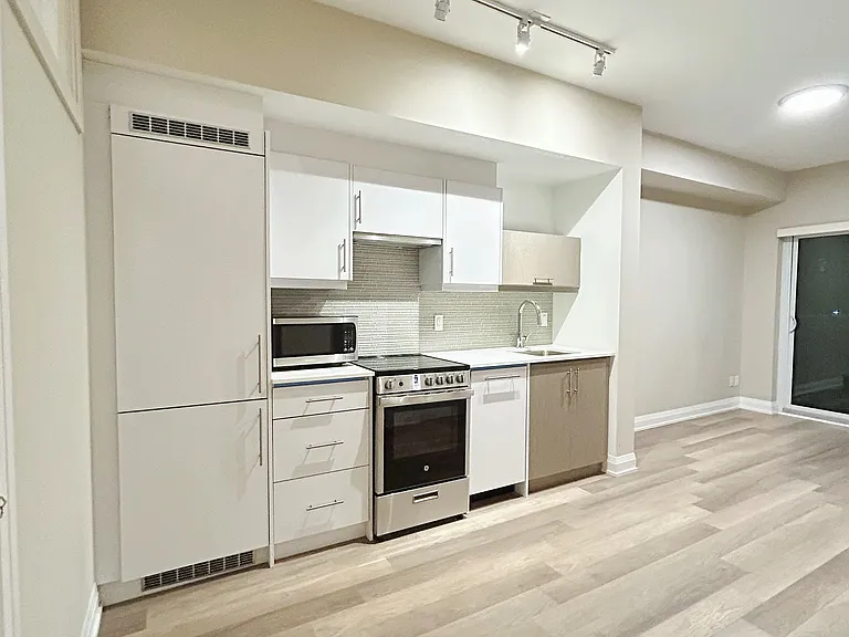181 Huron St #201 — Photo 2