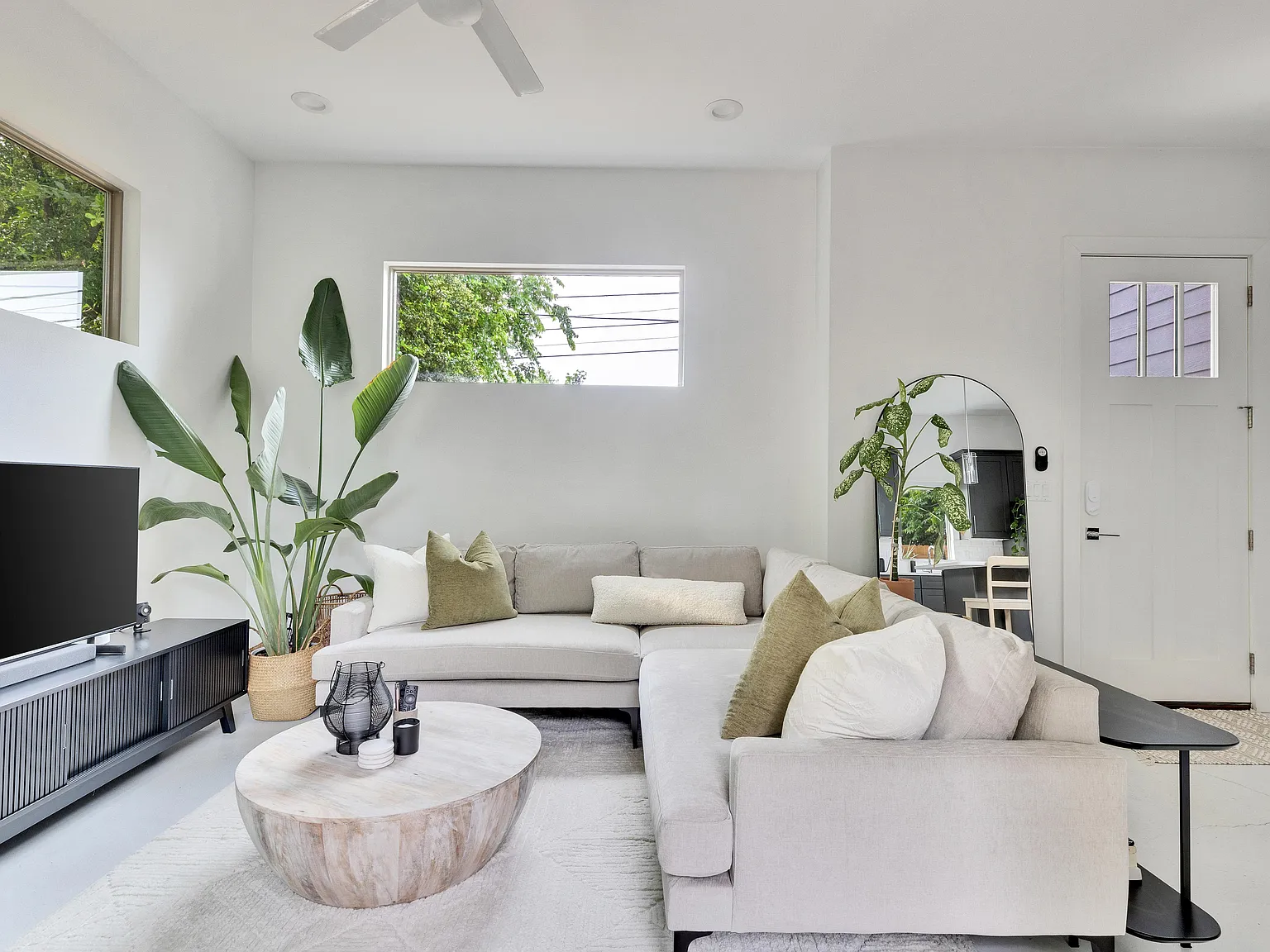 2 bed, 2.5 bath, 1000 sqft, $5,000 — Photo 2