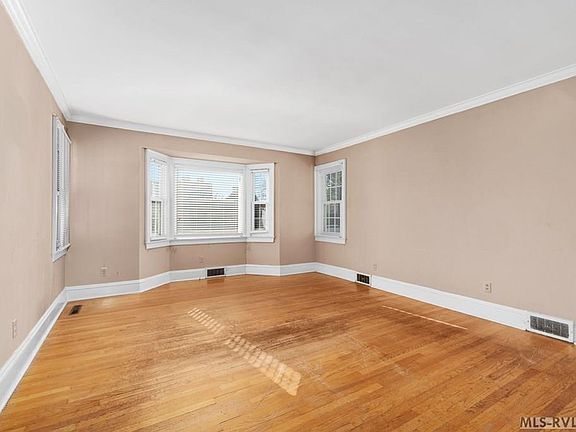 2nd image of 112 E 7th St