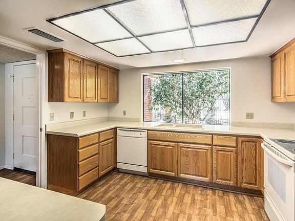 4th image of 222 Leisure World