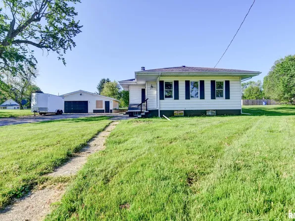 611 Mason St, Tovey, IL 62570