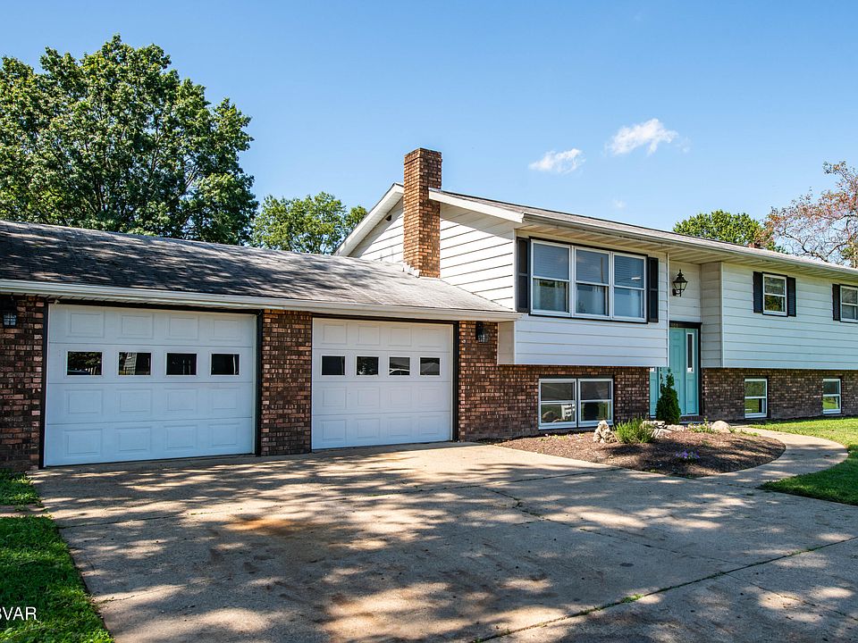 1st image of 303 Cypress St
