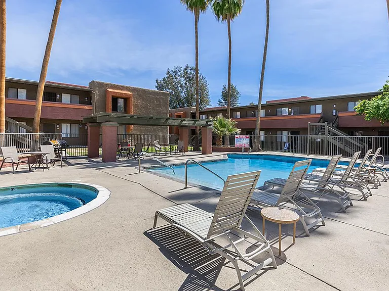 La Ventana Apartments — Photo 7