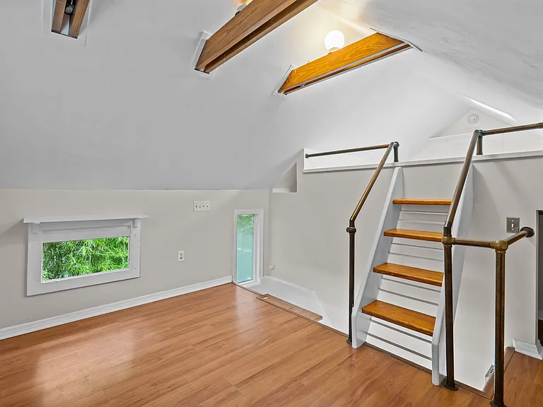 25 Desoto Pl — Photo 4