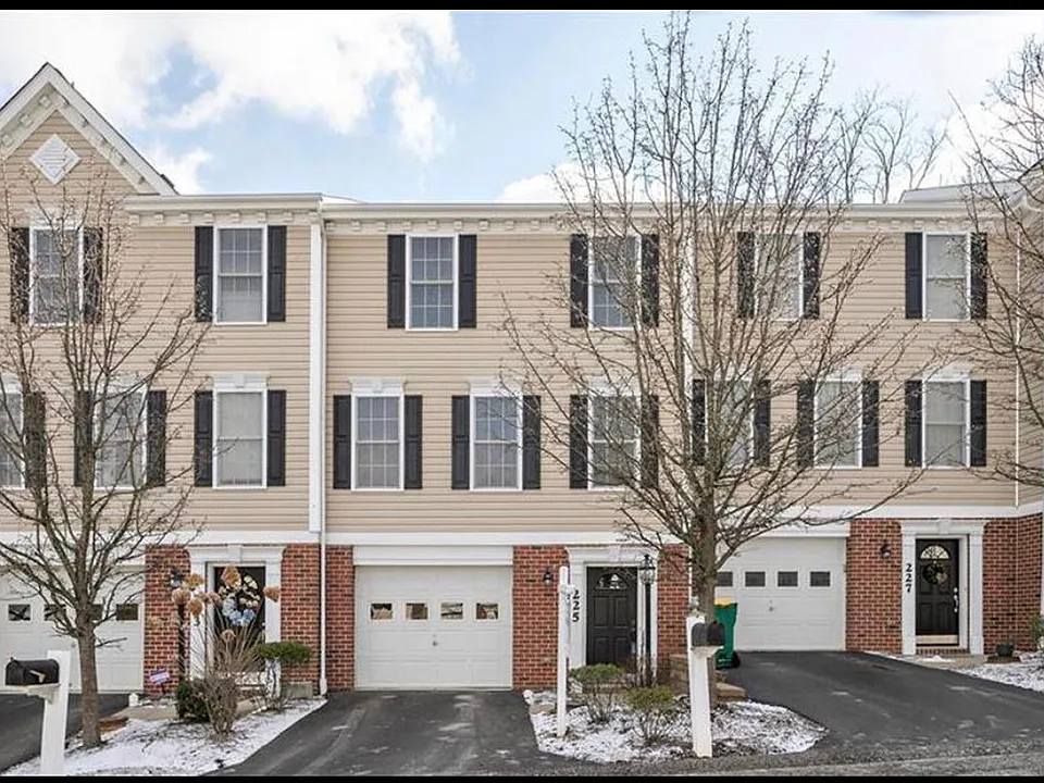 225 Persimmon Ln