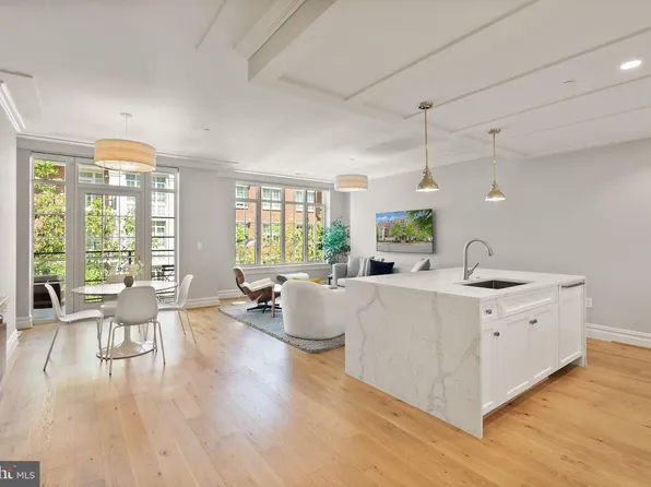6900 Fleetwood Rd #415, McLean, VA 22101