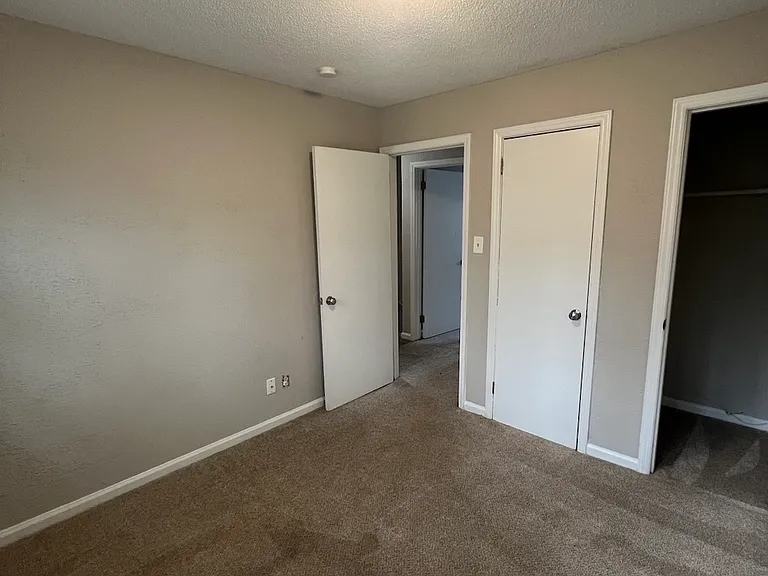 425 Homestead St #D — Photo 4