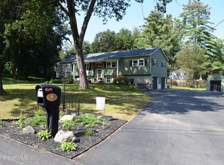 4 Woodview Ct, Ballston Lake, NY 12019