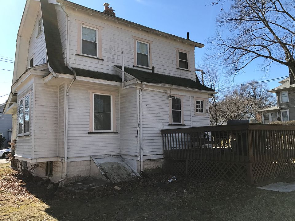 2nd image of 119 Clark St