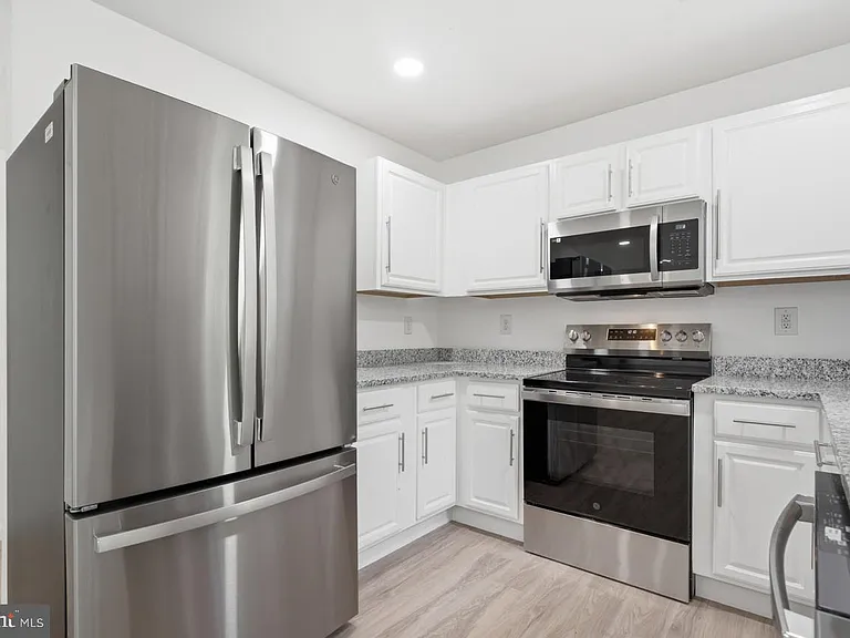 104 Hazel Dr — Photo 11
